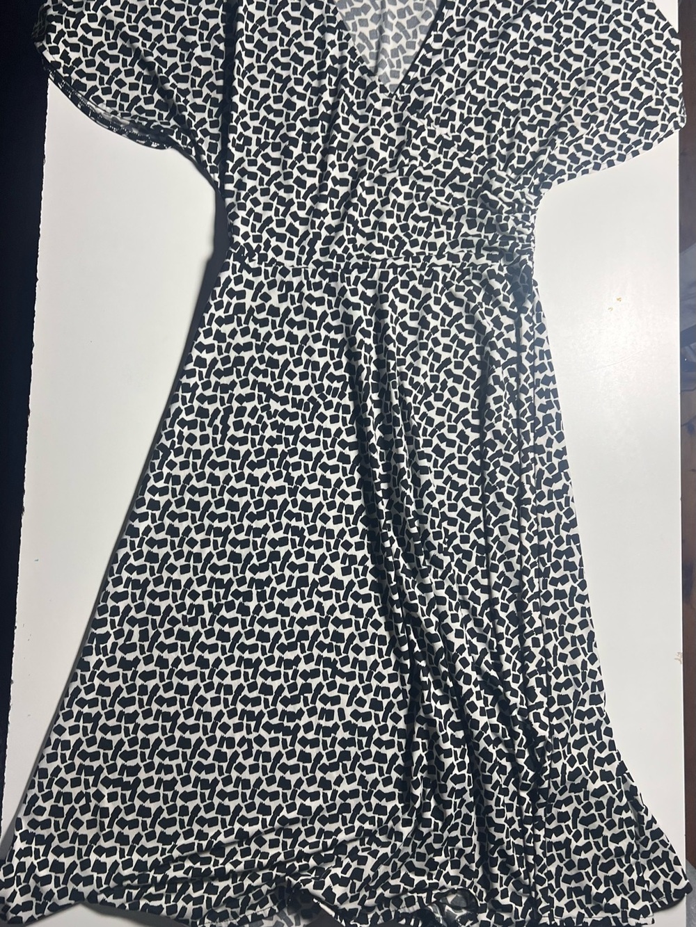 London Times Black & White Printed Women’s Flowing Dress